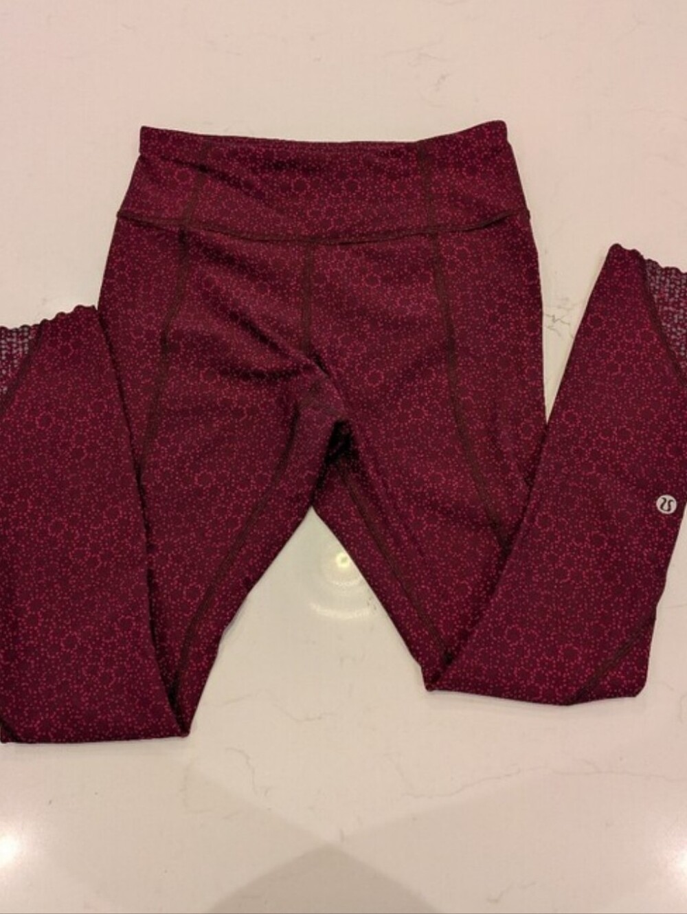 Lululemon Leggings in Star Pixel Rasberry Bordeaux, workout athleisure - Picture 3 of 7